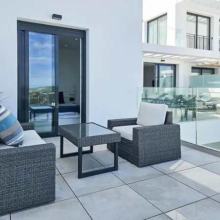 Apartment 2nd Floor Large Terrace & Pool Views Casa Banderas