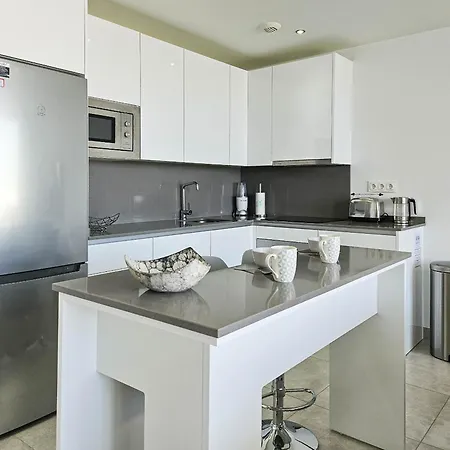 2nd Floor Large Terrace & Pool Views Casa Banderas Apartment
