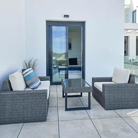 2nd Floor Large Terrace & Pool Views Casa Banderas